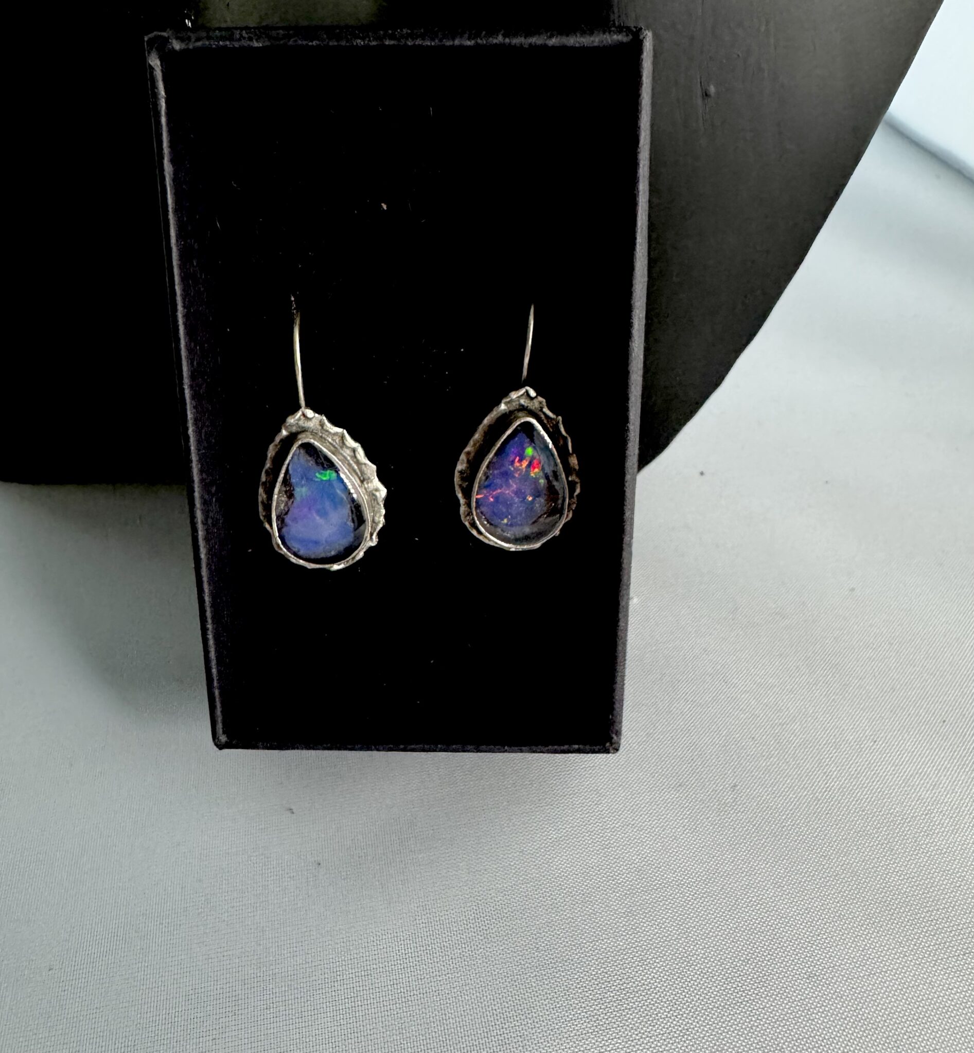 Exklusive antik versilberte Ohrhänger mit Opal *1