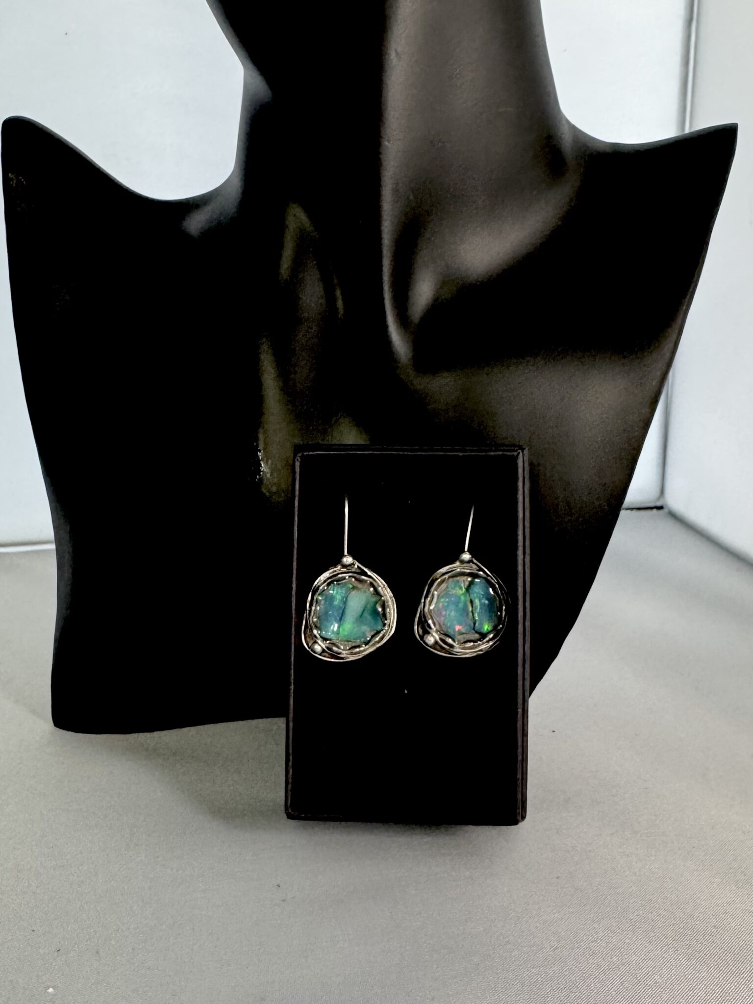 Exklusive versilberte Ohrhänger mit Opal *2