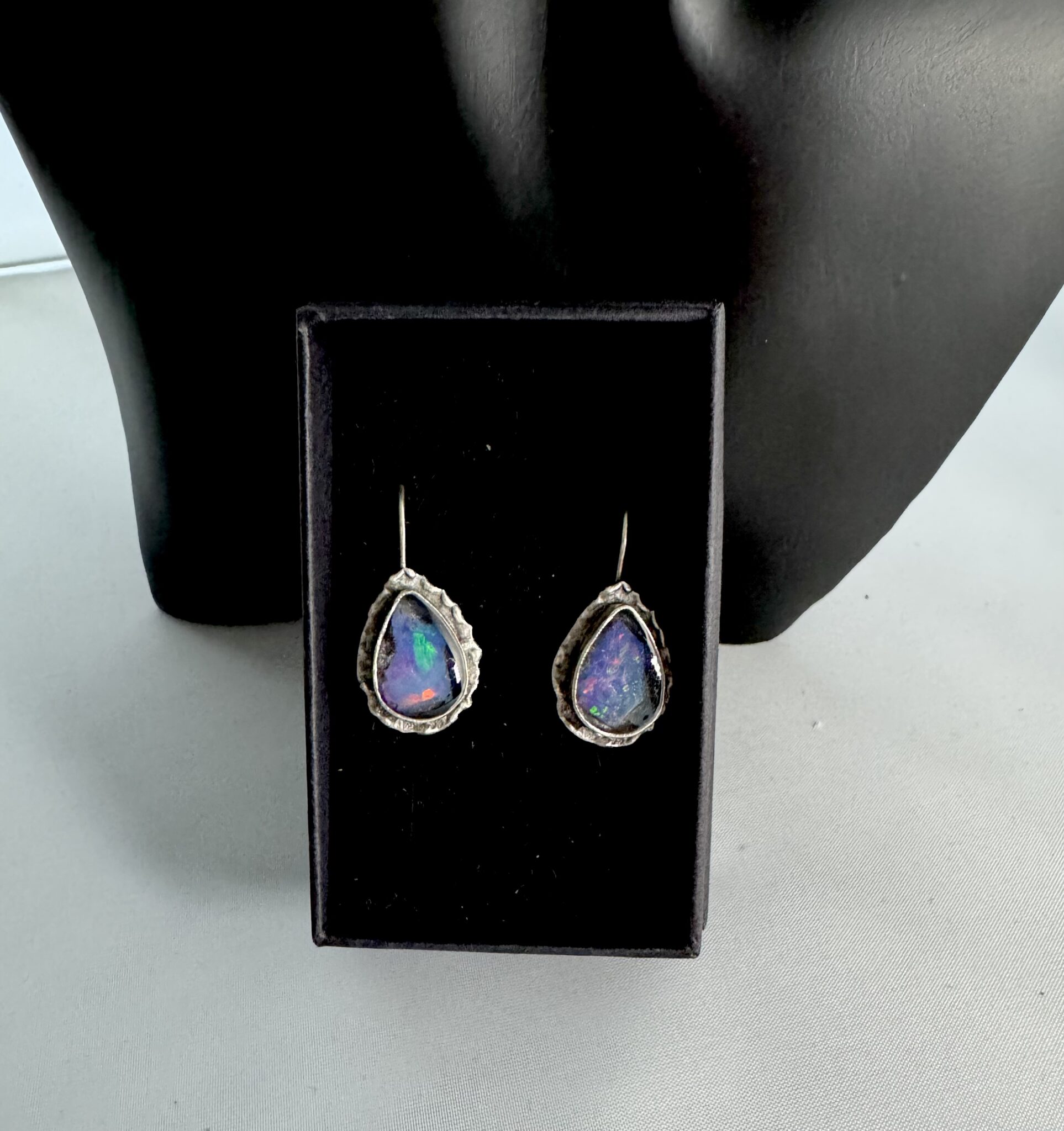 Exklusive antik versilberte Ohrhänger mit Opal *1