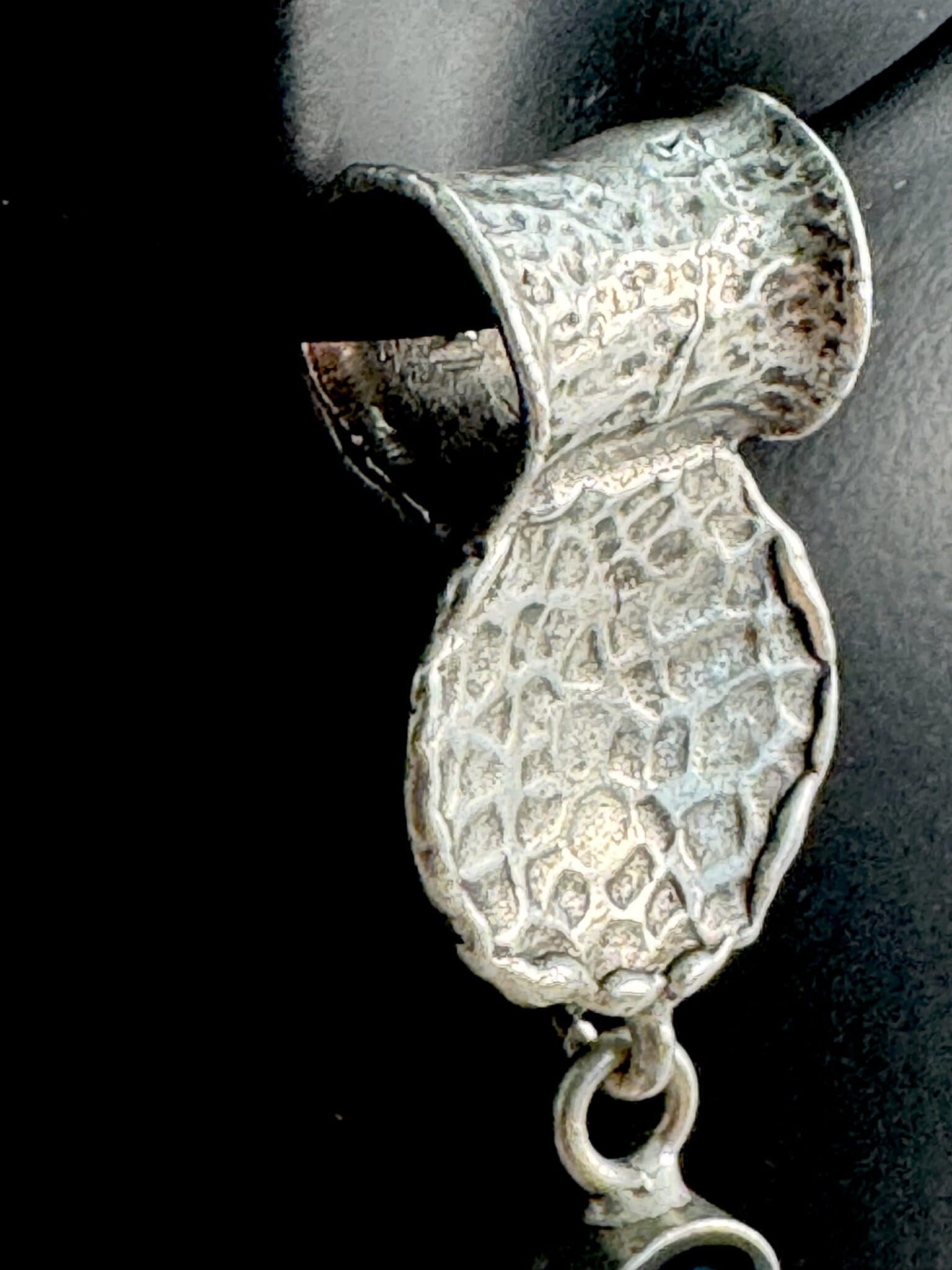 Antik versilberter Messing Kettenanhänger mit 4 Opalen in Epoxitharz Steg *2